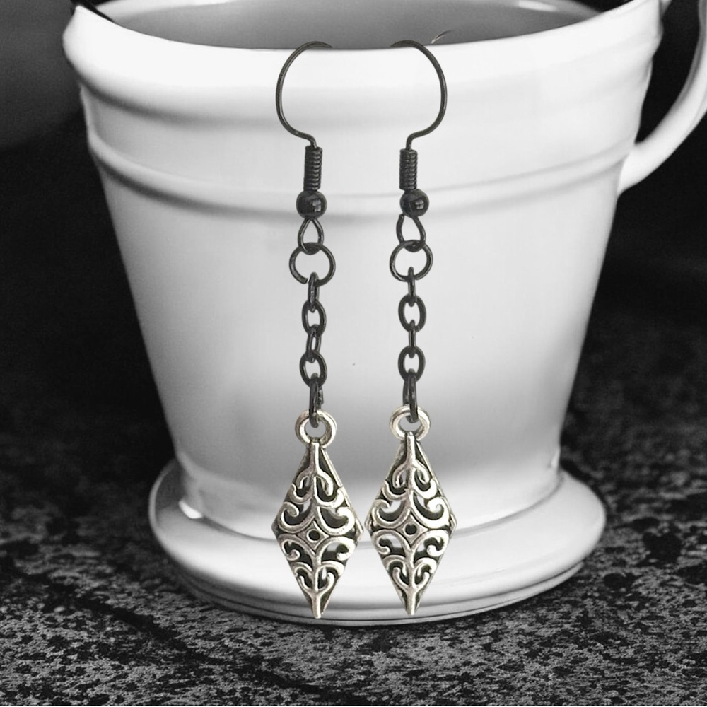 5 For $25💫Long Alternative Silver Filigree Diamond Shaped Earrings